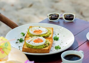 Daily cooked-to-order breakfast for a fee - Onederz Koh Rong (Koh Rong)