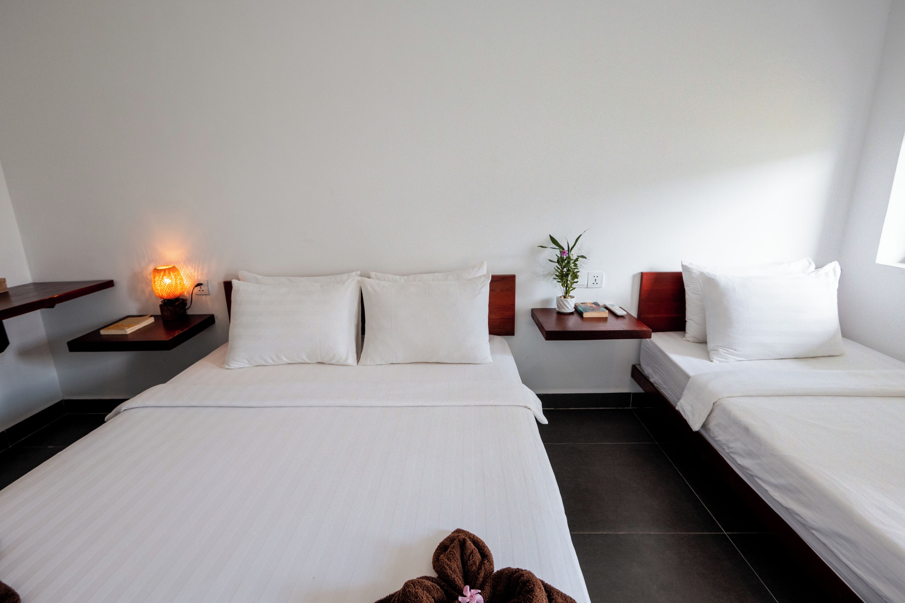 Superior Triple Room, Non Smoking, Private Bathroom | Desk, free WiFi, bed sheets