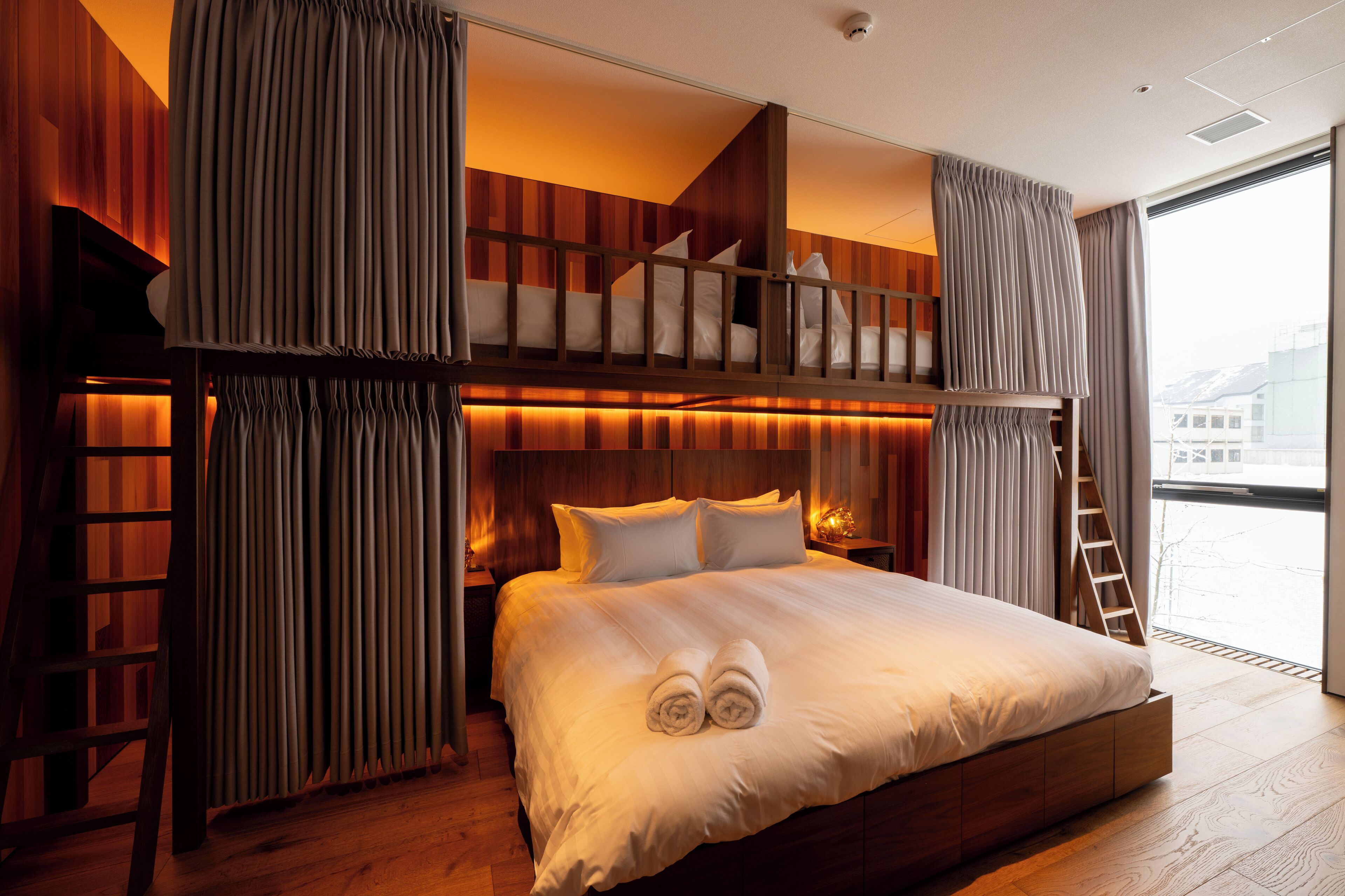 Luxury Chalet, 4 Bedrooms, Balcony, Mountainside | Premium bedding, bed sheets