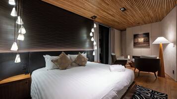 Luxury Chalet, 4 Bedrooms, Balcony, Mountainside | Premium bedding, bed sheets