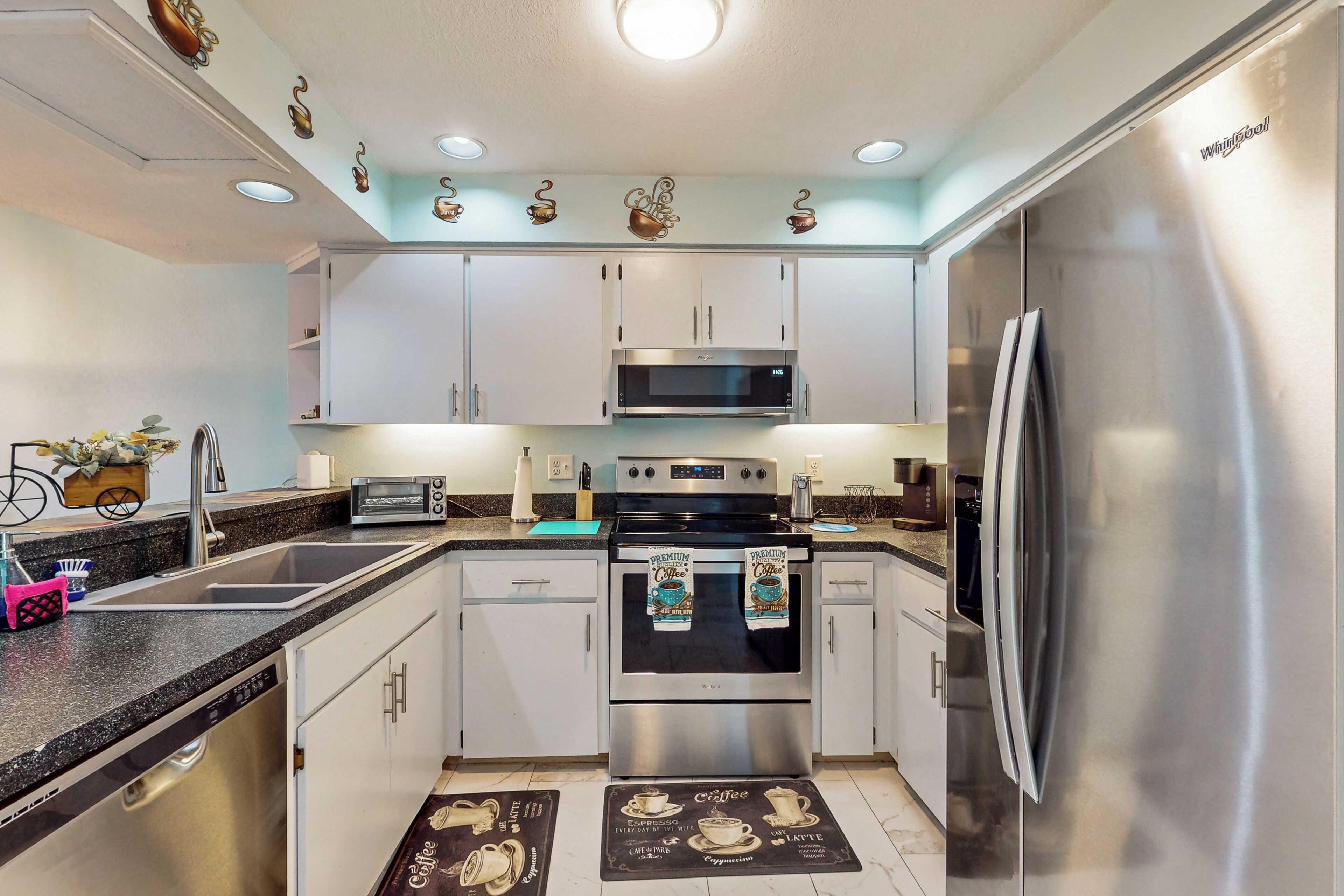 Refrigerador, microondas, parrilla de estufa y lavavajillas 