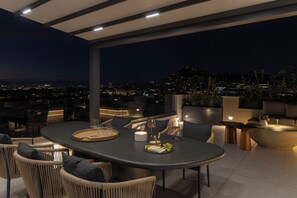 Outdoor dining - Urban Forty One / Acropolis-view penthouse (Athina)