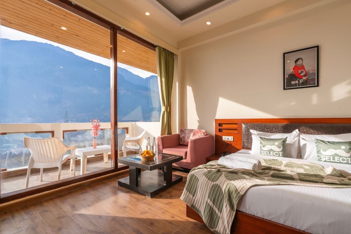 Superior Room with balcony | Blackout drapes, free WiFi