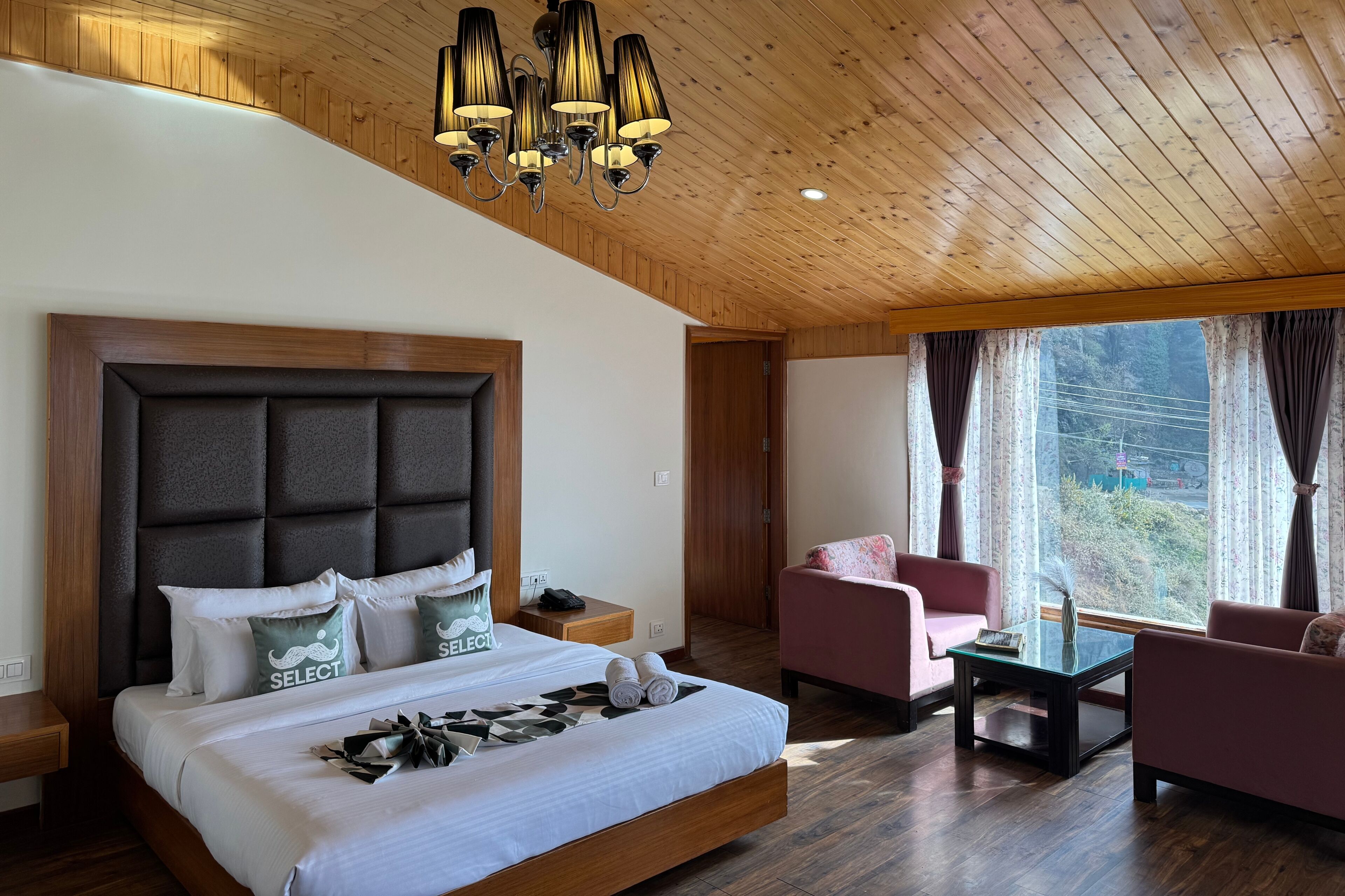 Deluxe Family Room | Blackout drapes, free WiFi