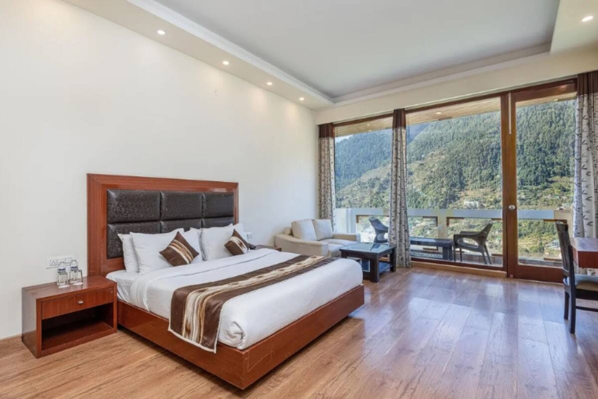 King Room with Balcony | Blackout drapes, free WiFi