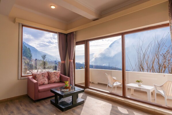 Deluxe Family Room | Terrace/patio