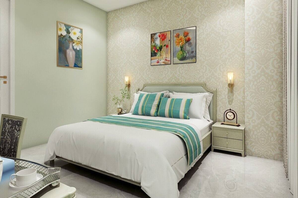 Un dormitorio ordenado con cama, mesitas de noche y decoración en la pared.