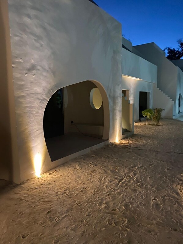 المنشأة من الخارج