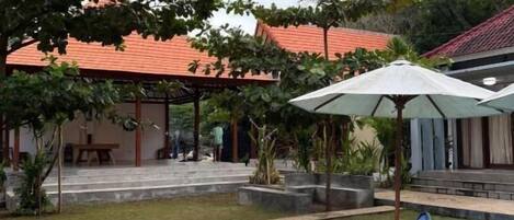 2 outdoor pools, sun loungers