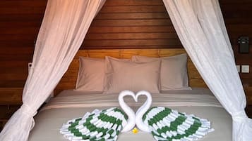 Deluxe Bungalow, Pool View | In-room safe, blackout curtains, free WiFi