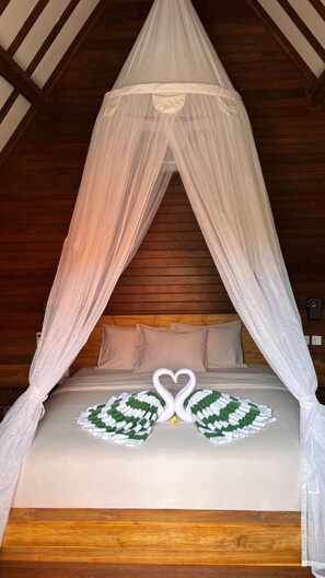 Bungalow Deluxe, quang cảnh hồ bơi | Két bảo mật tại phòng, màn/rèm cản sáng 