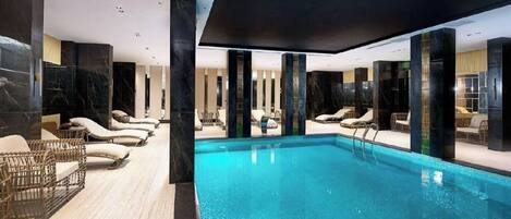 Innendørsbasseng og utendørsbasseng