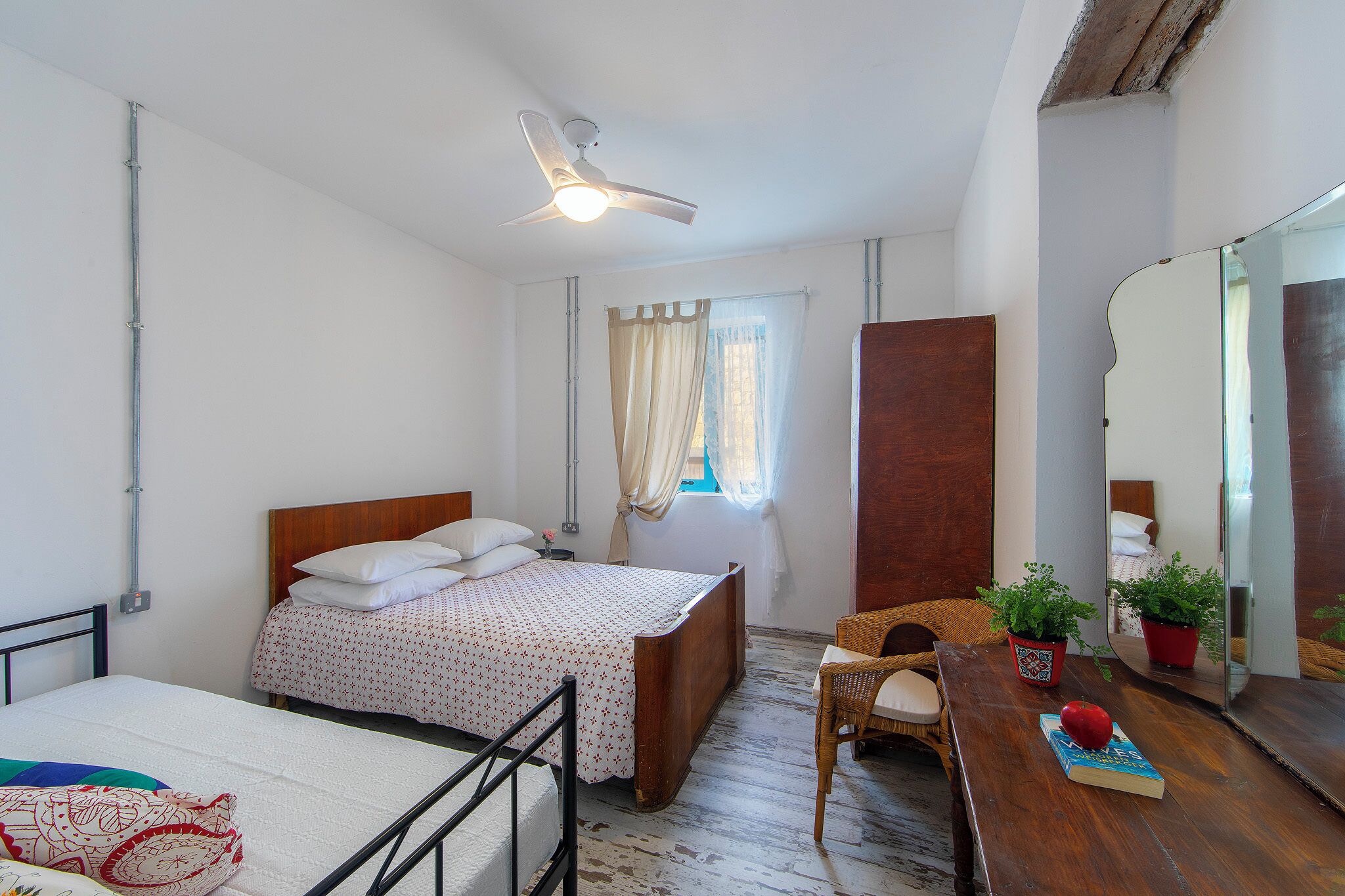 2 bedrooms, iron/ironing board, free WiFi, bed sheets