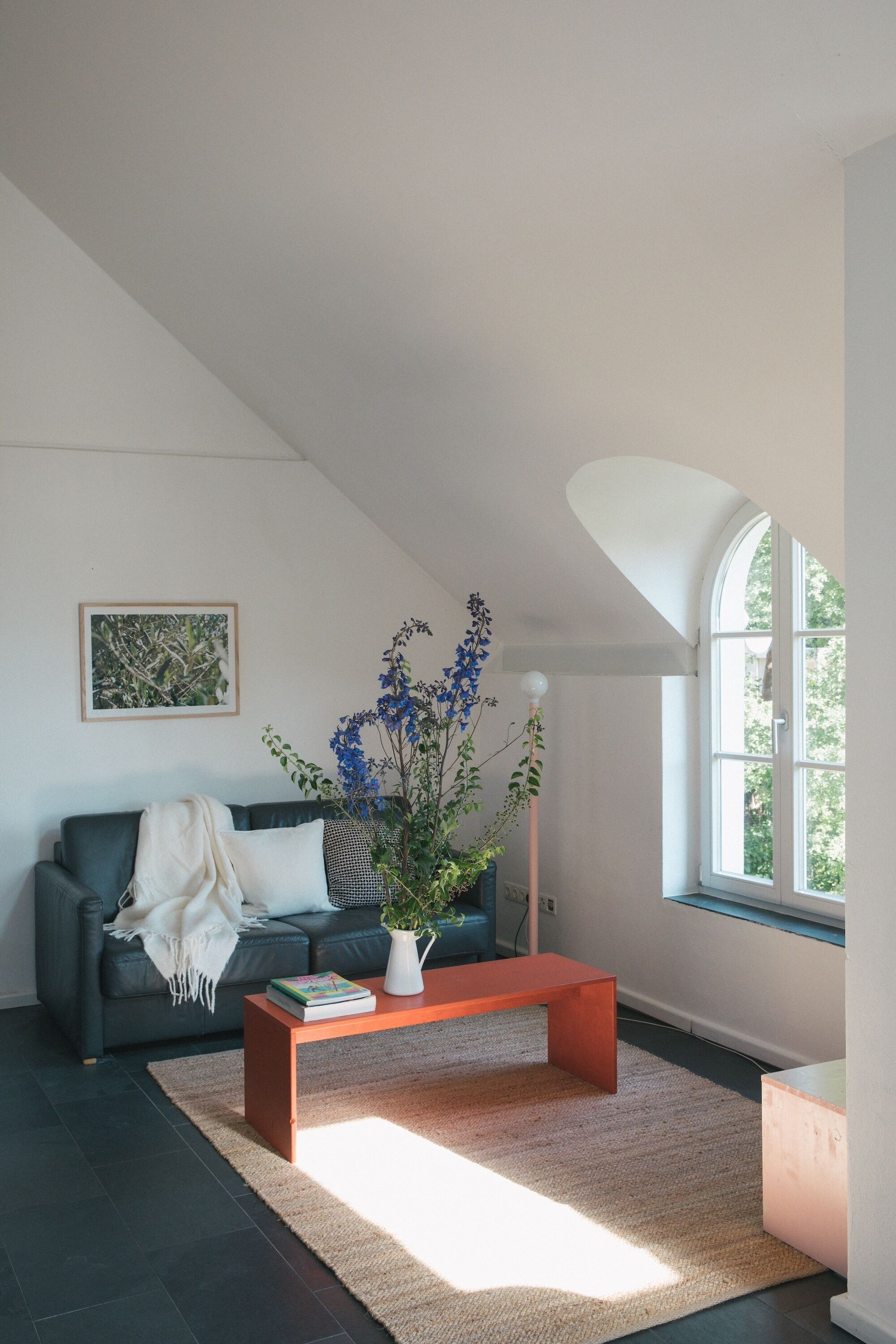 Fernseher, Kamin, Bücher