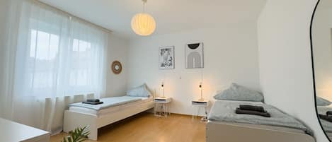 デスク、アイロン / アイロン台、WiFi、ベッドシーツ