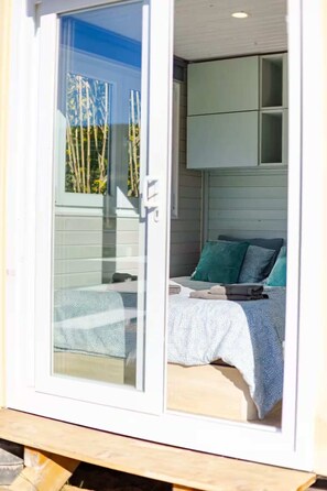 Desk, iron/ironing board, free WiFi, bed sheets - Quinta Maresia Tiny House 2 (Carvoeira)