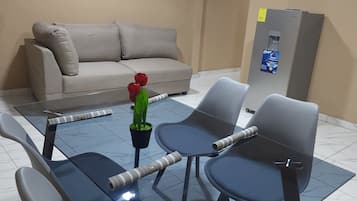 Apartamento Confort, junto a la piscina | Servicio de comidas en la habitación