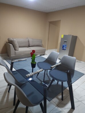 Comfort Apartment, Poolside | In-room dining - Milo's Hostel and Residences  (Santa Ana)
