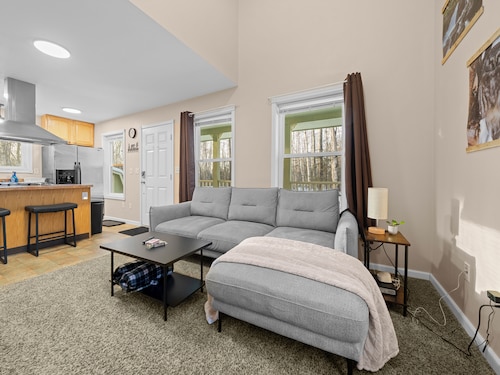 Pet Friendly Family Cabin Minutes from Hatcher Pass Trails & Skiing.