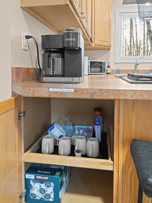 Fridge, microwave, oven, stovetop - Pet Friendly Family Cabin Minutes from Hatcher Pass Trails & Skiing. (Palmer)