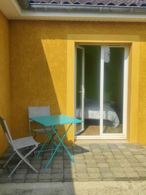 屋外ダイニングエリア