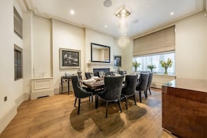 Unclassified image, 2 of 21, button - Royal Mayfair Villa (London)