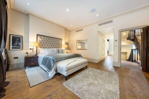 Unclassified image, 5 of 21, button - Royal Mayfair Villa (London)