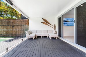 Terrace/patio - Palm Beach Perfection - Luxe Coastal Escape (Palm Beach)
