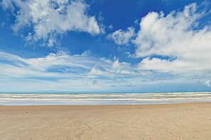 On the beach - High-End 2BR, Resort Perks: Suntide III - Unit 107 (South Padre Island)