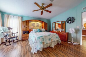 3 bedrooms, internet, bed sheets