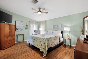 3 bedrooms, Internet, bed sheets - Boat Dock! 'Sunshine House' on St. Johns River (Astor)