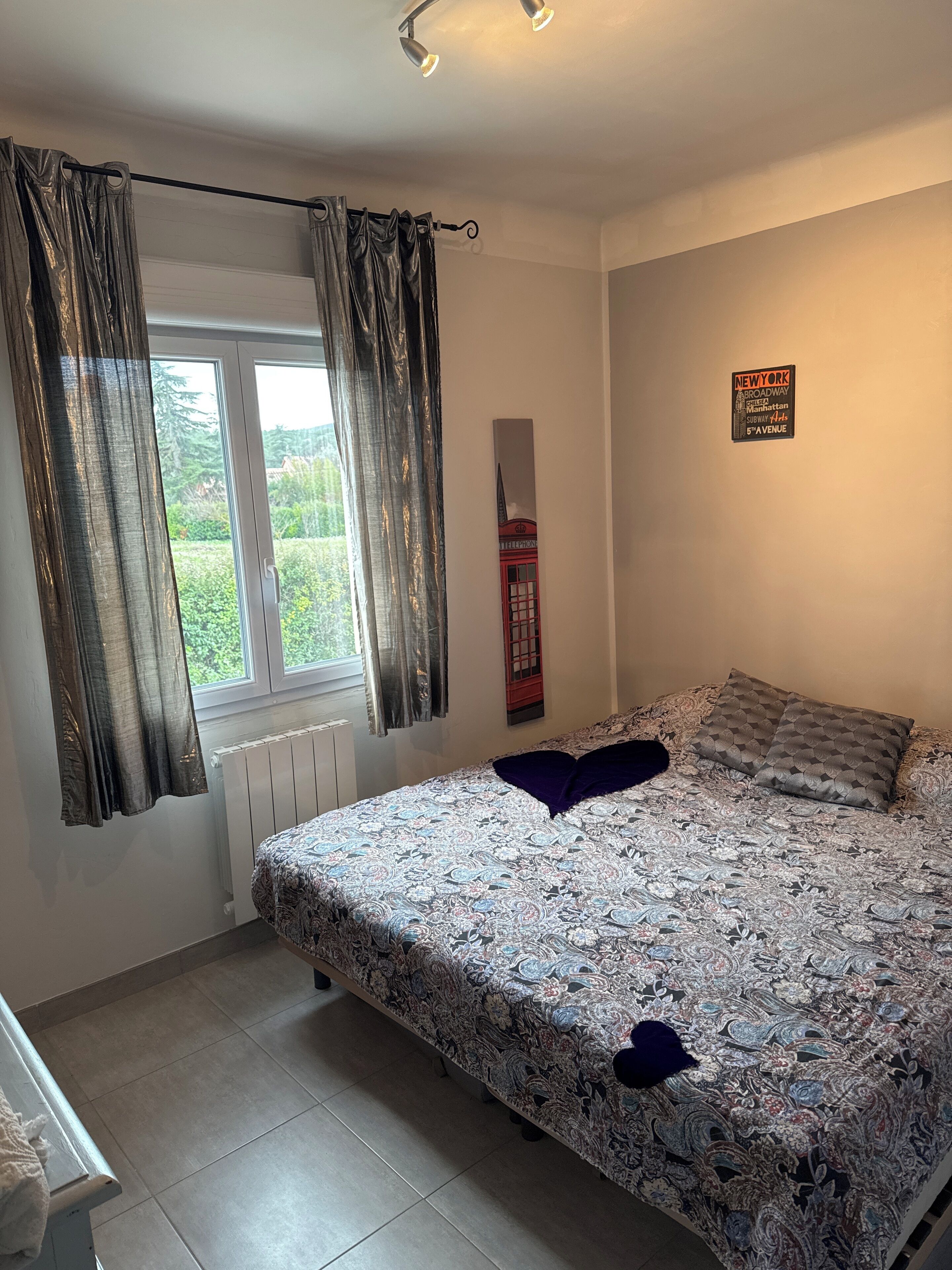 Bügeleisen/Bügelbrett, Internetzugang, Bettwäsche