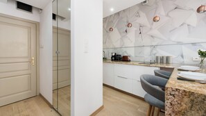 Căn hộ (1) | Bếp riêng | Tủ lạnh, bếp nấu, ấm điện, dụng cụ nấu nướng/bát dĩa/dao nĩa 