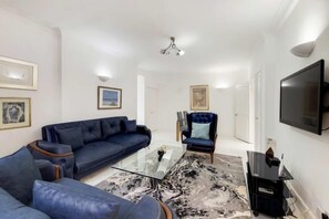 LCD TV - Princess Court Residences (London)