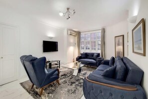 LCD TV - Princess Court Residences (London)