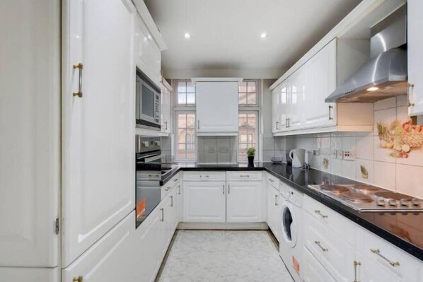 Room - Princess Court Residences (London)