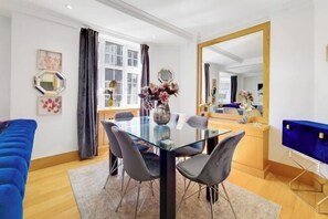 Room - Princess Court Residences (London)