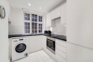 Private kitchen - Princess Court Residences (London)