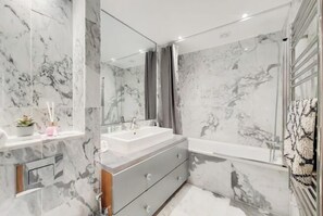 Room - Princess Court Residences (London)