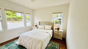 Iron/ironing board, internet, bed sheets