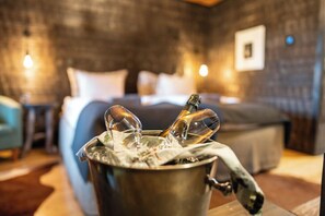 Deluxe Double Room, Balcony, Lake View | Minibar, desk, blackout drapes, iron/ironing board - Sunday Morning Resort (Pelkosenniemi)