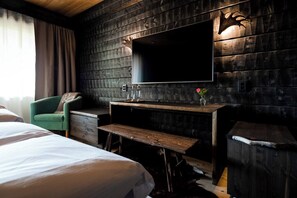 Chambre Double Deluxe, balcon, vue lac | Bureau, rideaux occultants, fer et planche à repasser, Wi-Fi gratuit