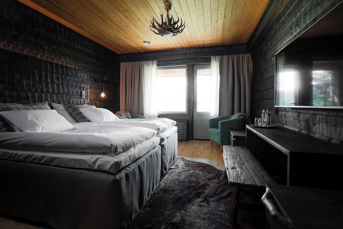 Deluxe Double Room, Balcony, Lake View | Desk, blackout drapes, iron/ironing board, free WiFi