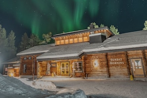 Front of property - Sunday Morning Resort (Pelkosenniemi)