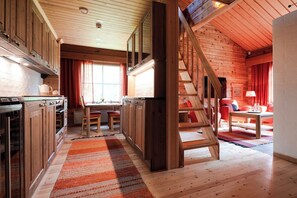 Appartement, cuisine, vue cour intérieure | Bureau, rideaux occultants, fer et planche à repasser, Wi-Fi gratuit