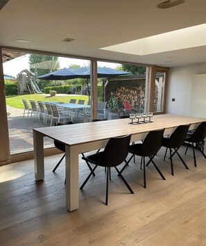 Dining - Holiday home with pool and large garden (Sint-Denijs)