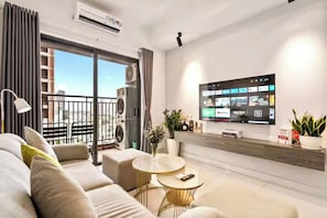 Presidential Suite, 2 Bedrooms, City View, Executive Level | Egyptian cotton sheets, premium bedding, down comforters - Vivian Boutique Soho Residence Luxury (Cau Ong Lanh)