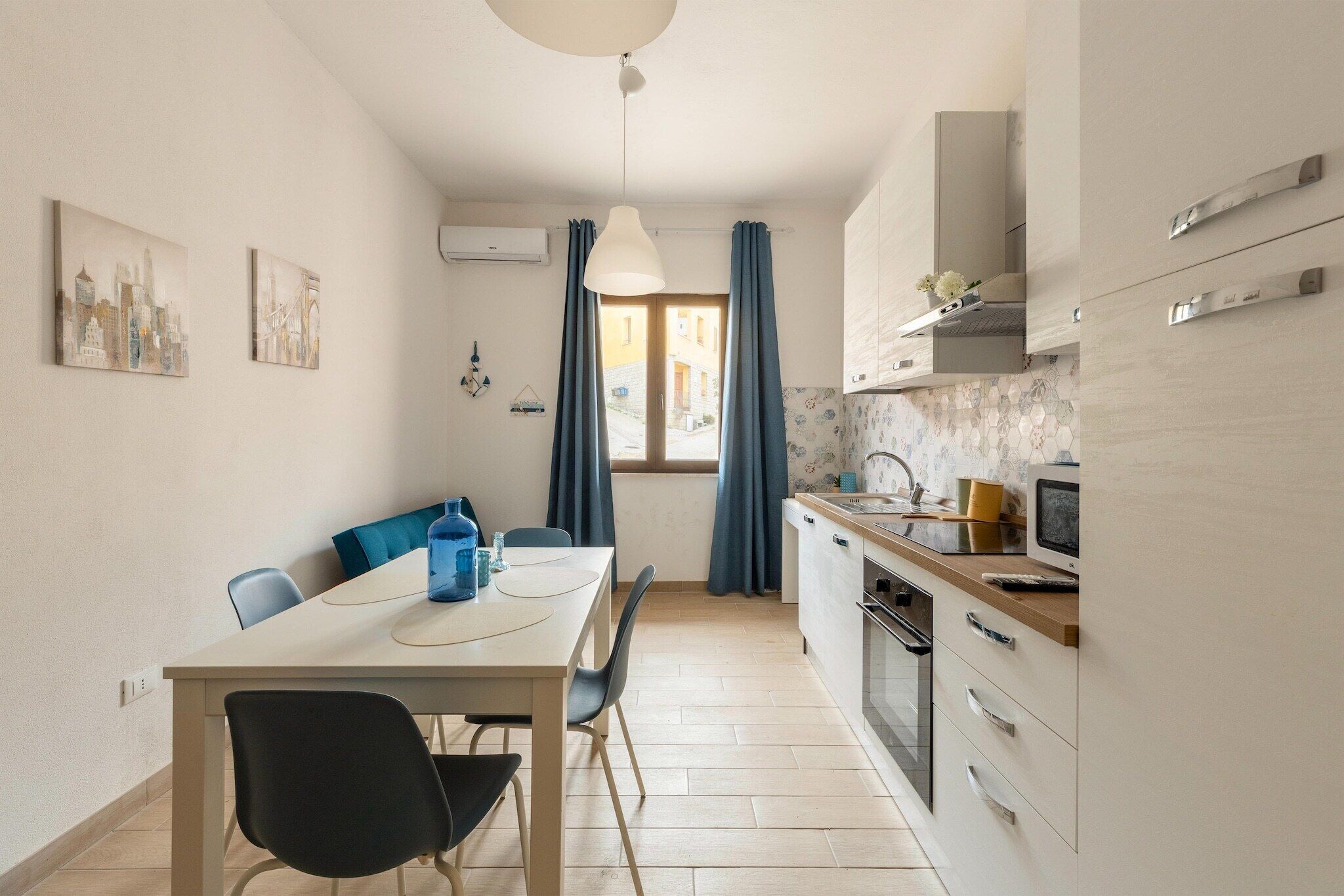 Microonde, forno, piano cottura, macchina per tè/caffè