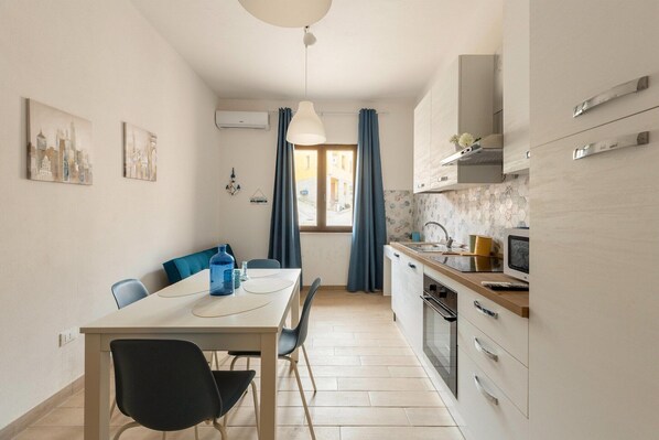 Microwave, oven, stovetop, coffee/tea maker