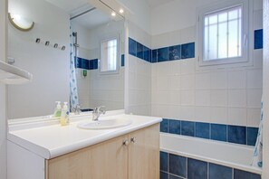 Shower, hair dryer - P. Minervois I N°01 - Villa 4P8 (Homps)